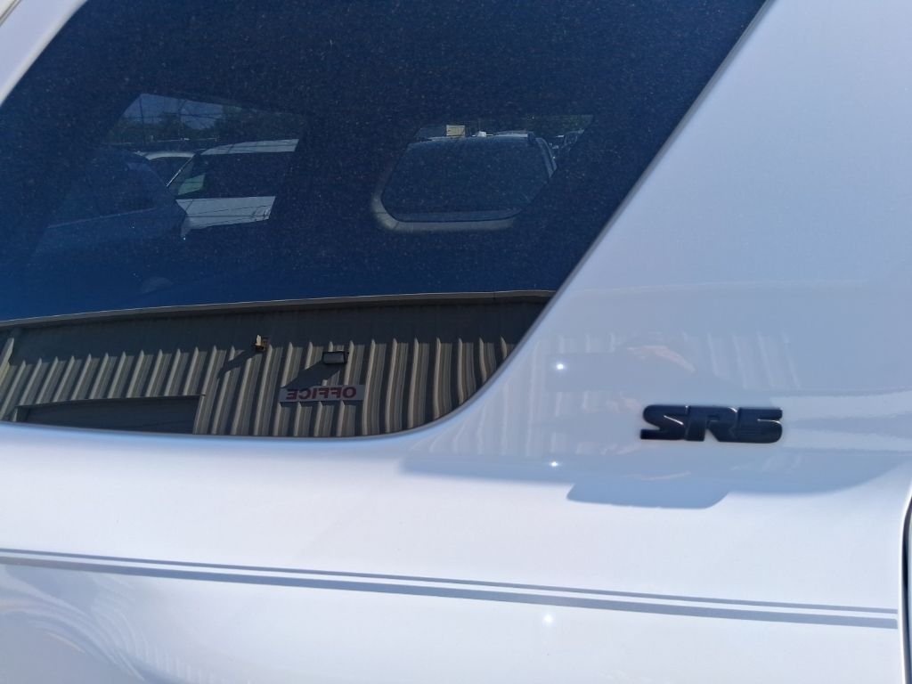 Used 2018 White Toyota SR5 Premium image 8
