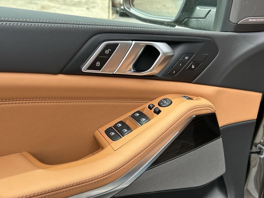 New 2026 Manhattan Green Metallic BMW xDrive40i image 13