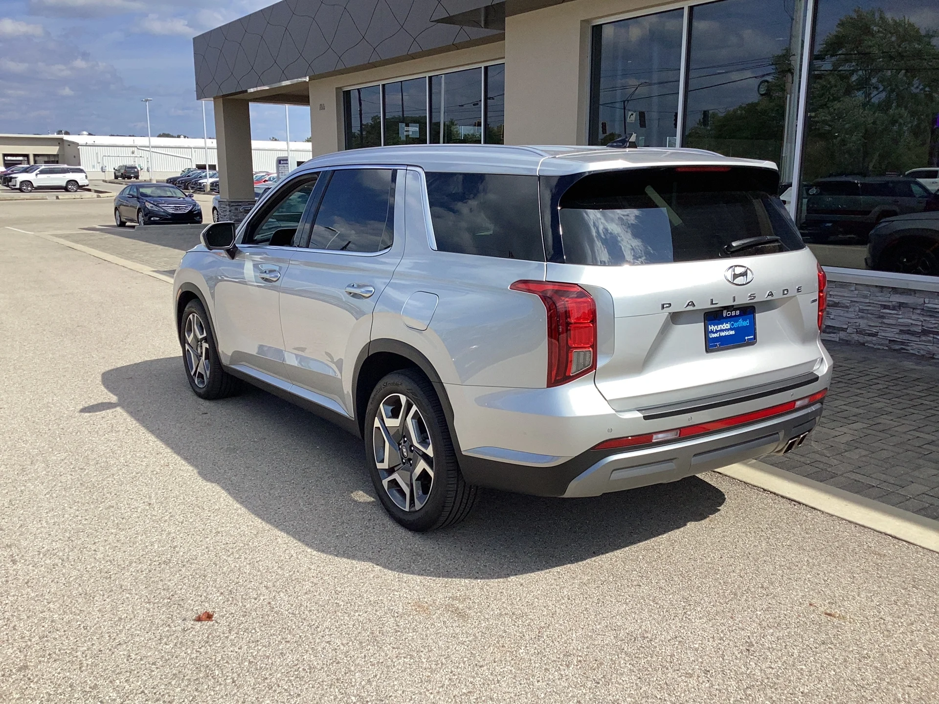 Certified Used 2025 Typhoon Silver Hyundai SEL Premium image 6