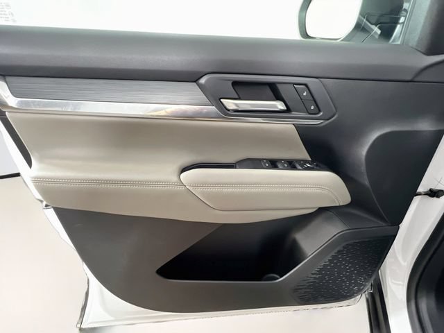 Used 2026 Summit White GMC Elevation image 31