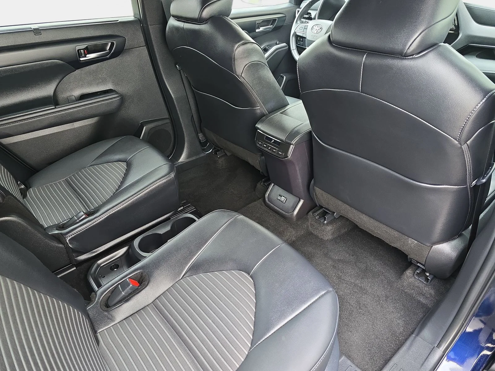 2025 Toyota Highlander XSE - Photo 13