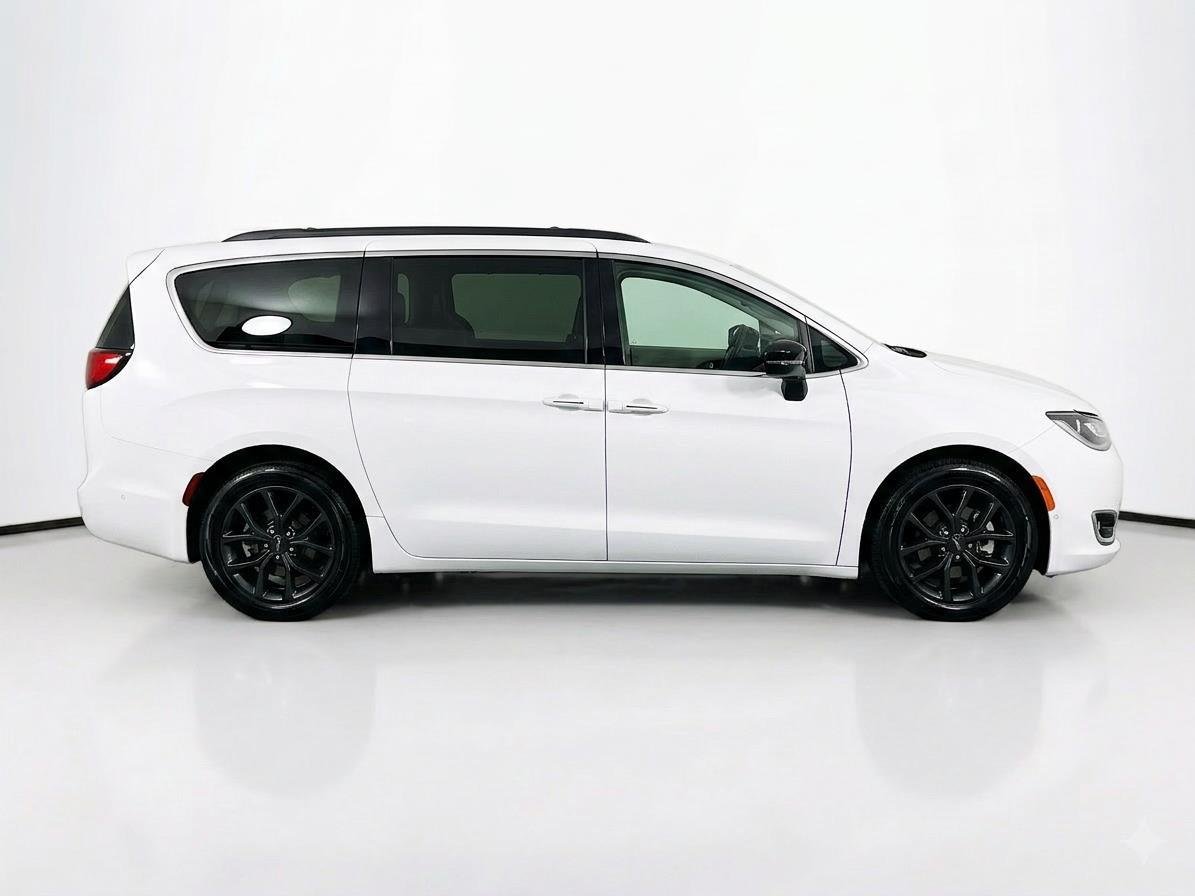 Used 2024 Bright White Clearcoat Chrysler Limited image 4