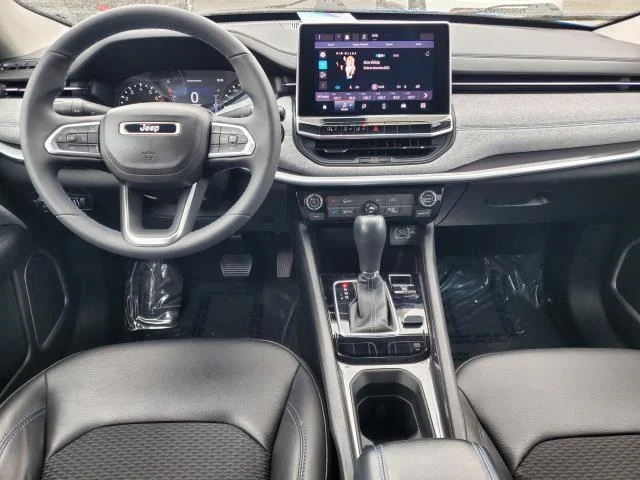 Used 2022 Laser Blue Pearlcoat Jeep Latitude image 20