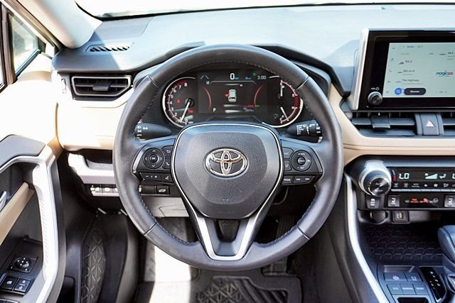 Used 2025 White Toyota XLE image 19