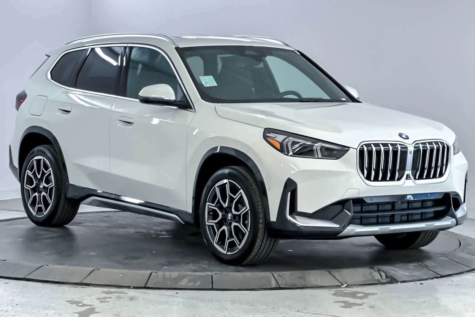 Used 2026 Alpine White BMW xDrive28i image 9