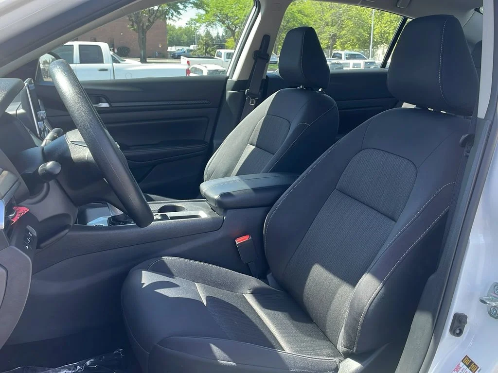2025 Nissan Altima SV - Photo 12