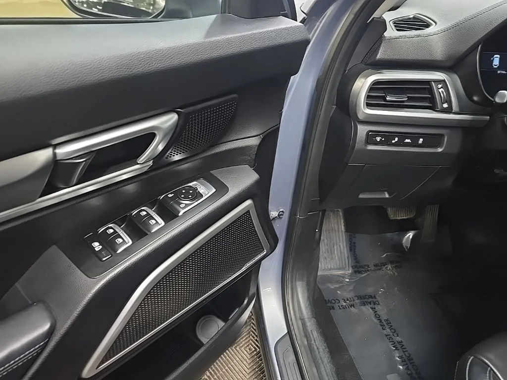 Used 2020 Silver Kia S image 30