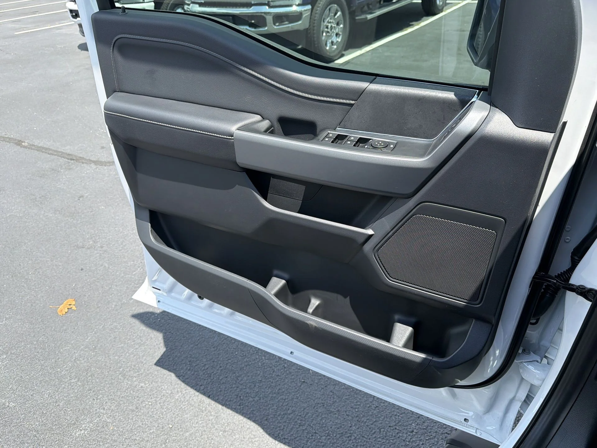 New 2026 Oxford White Ford XLT image 22