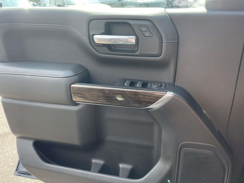 Used 2020 Blue GMC Elevation image 21
