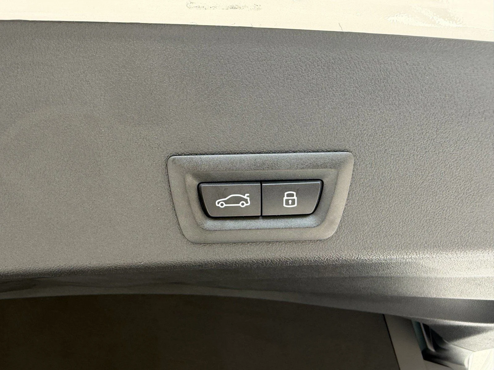 New 2026 Mineral White Metallic BMW Label image 12