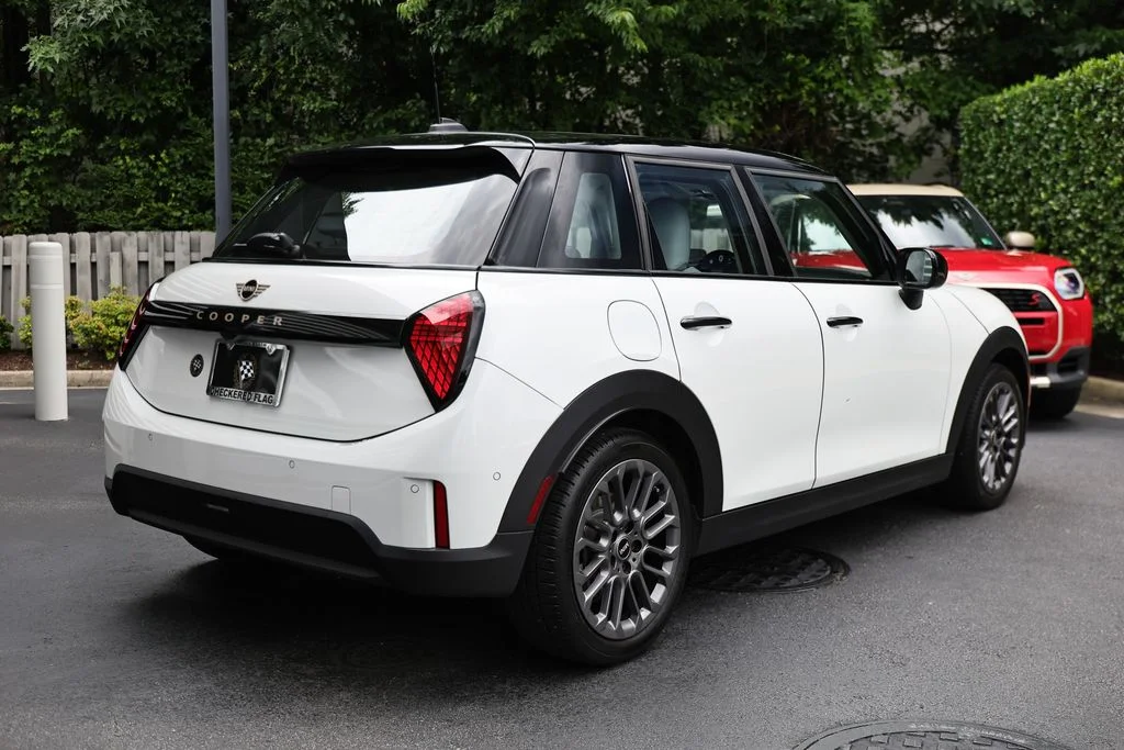 Certified Used 2025 Nanuq White Metallic MINI Signature Plus image 7