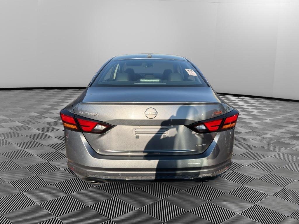 Used 2025 Gun Metallic Nissan SR image 5