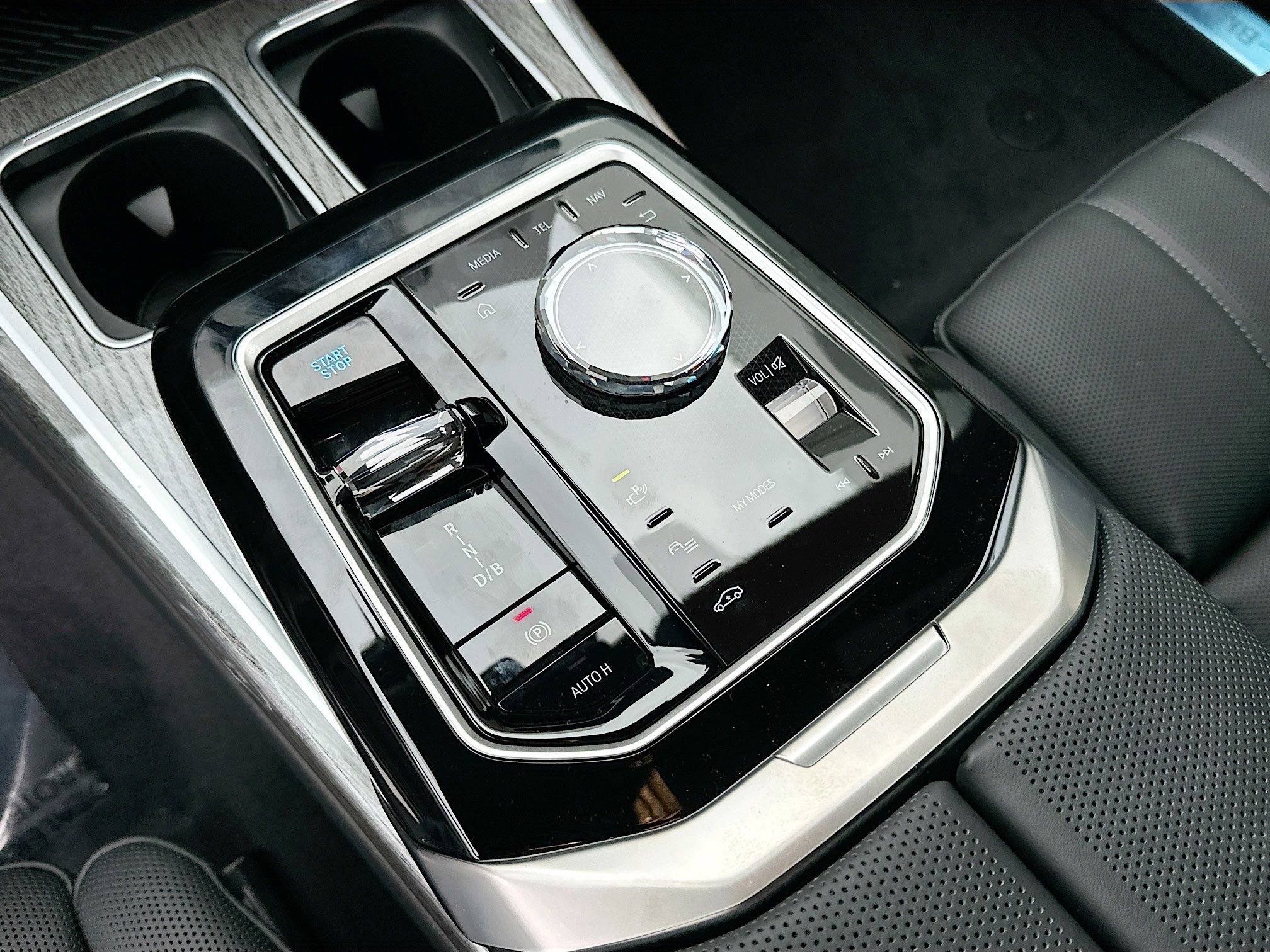 2025 BMW i7 50 - Photo 16