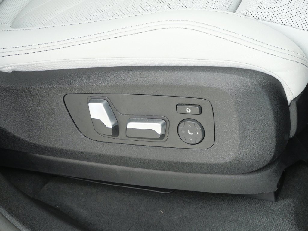 Certified Used 2024 Mineral White Metallic BMW xDrive40i image 27