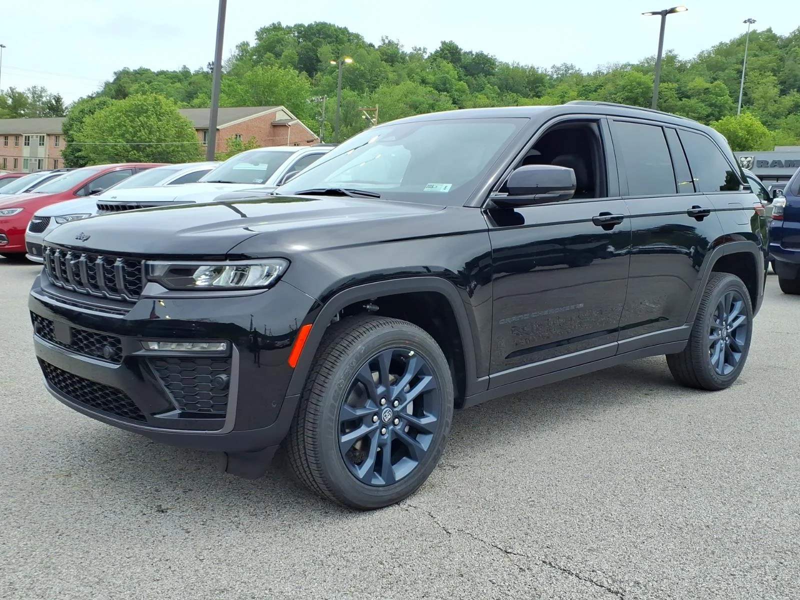 New 2026 Diamond Black Crystal Pearl-Coat Exterior Paint Jeep  image 2