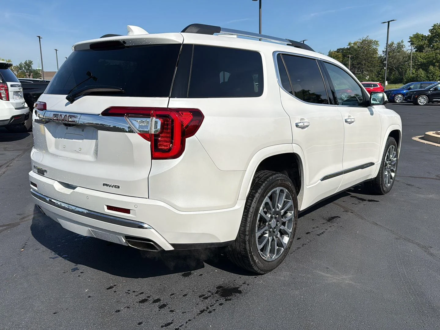 Used 2020 WHITE FROST TRICOAT GMC Denali image 5