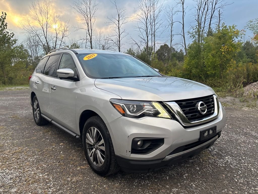 Used 2019 Silver Nissan SL image 3