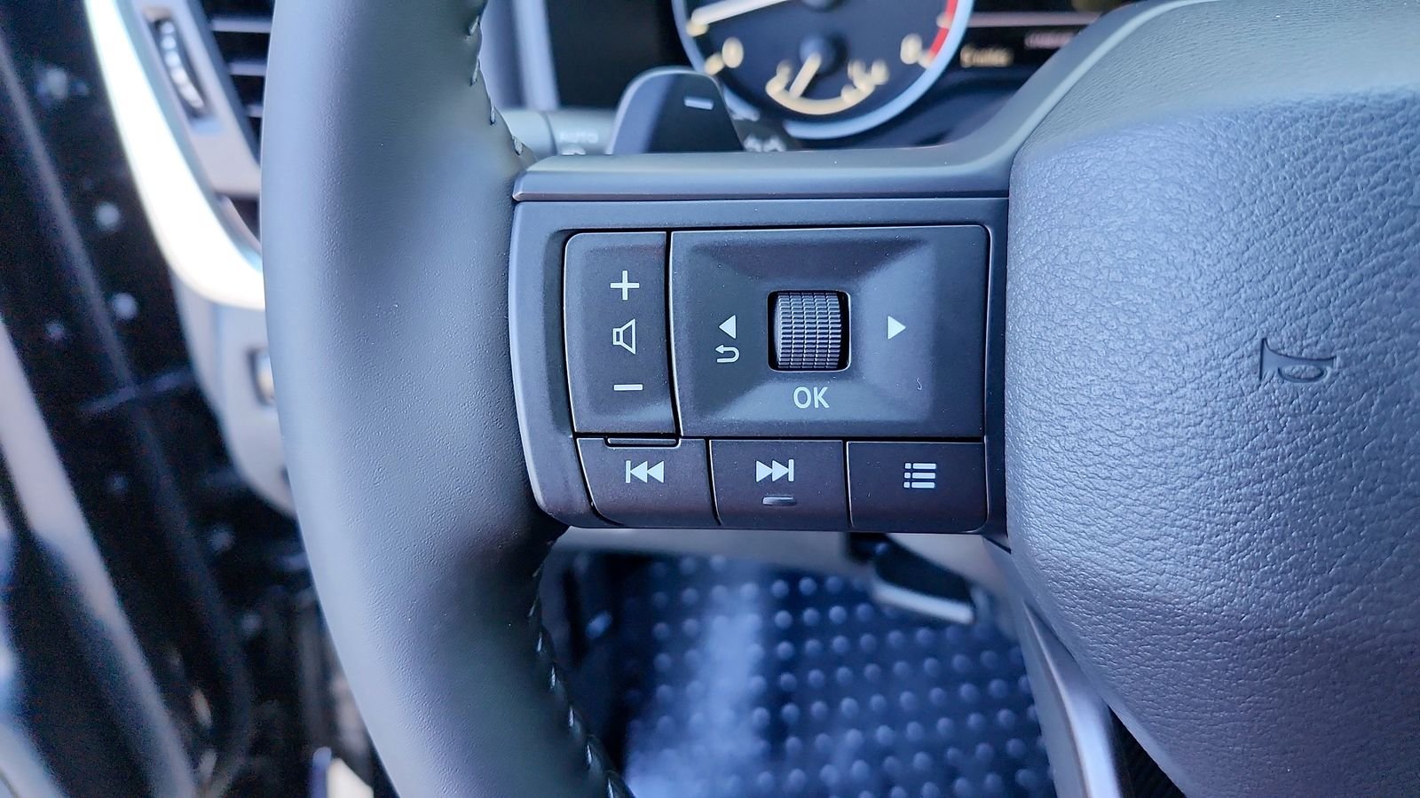 2026 Nissan Rogue SV - Photo 25