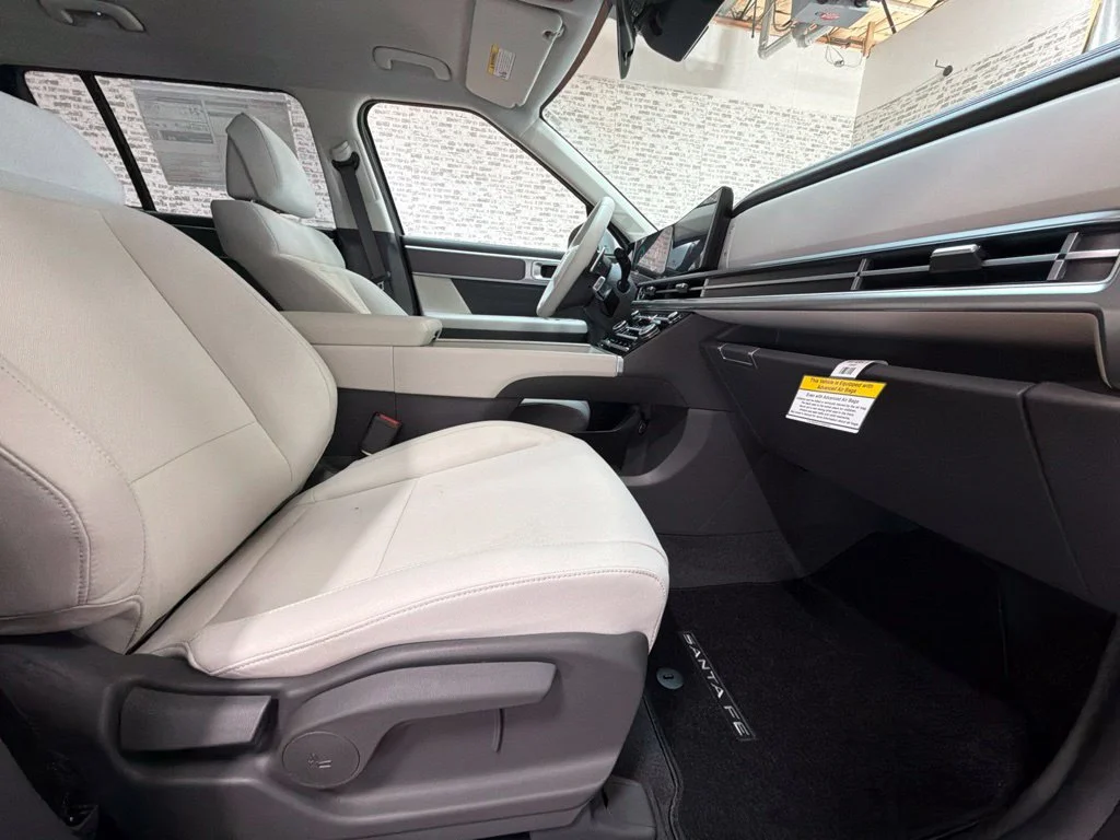 New 2027 Shimmering Silver Hyundai SE image 12