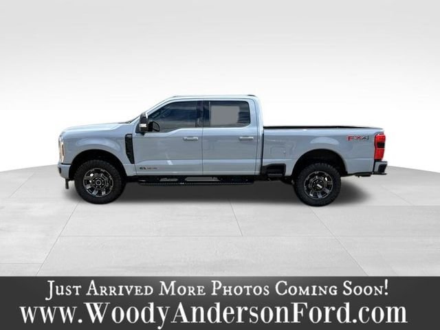 Used 2024 Gray Metallic Ford Lariat image 3
