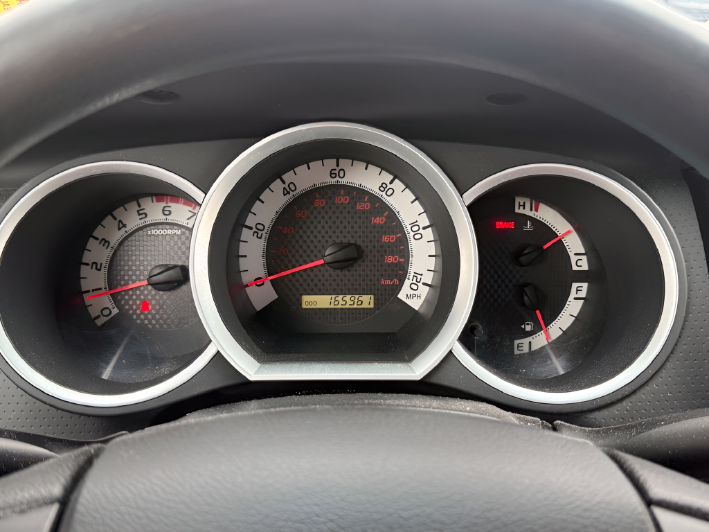 Used 2012 White Toyota Base image 15