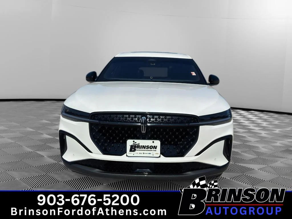 Used 2024 White Platinum Metallic Tri-Coat Lincoln Premiere image 2