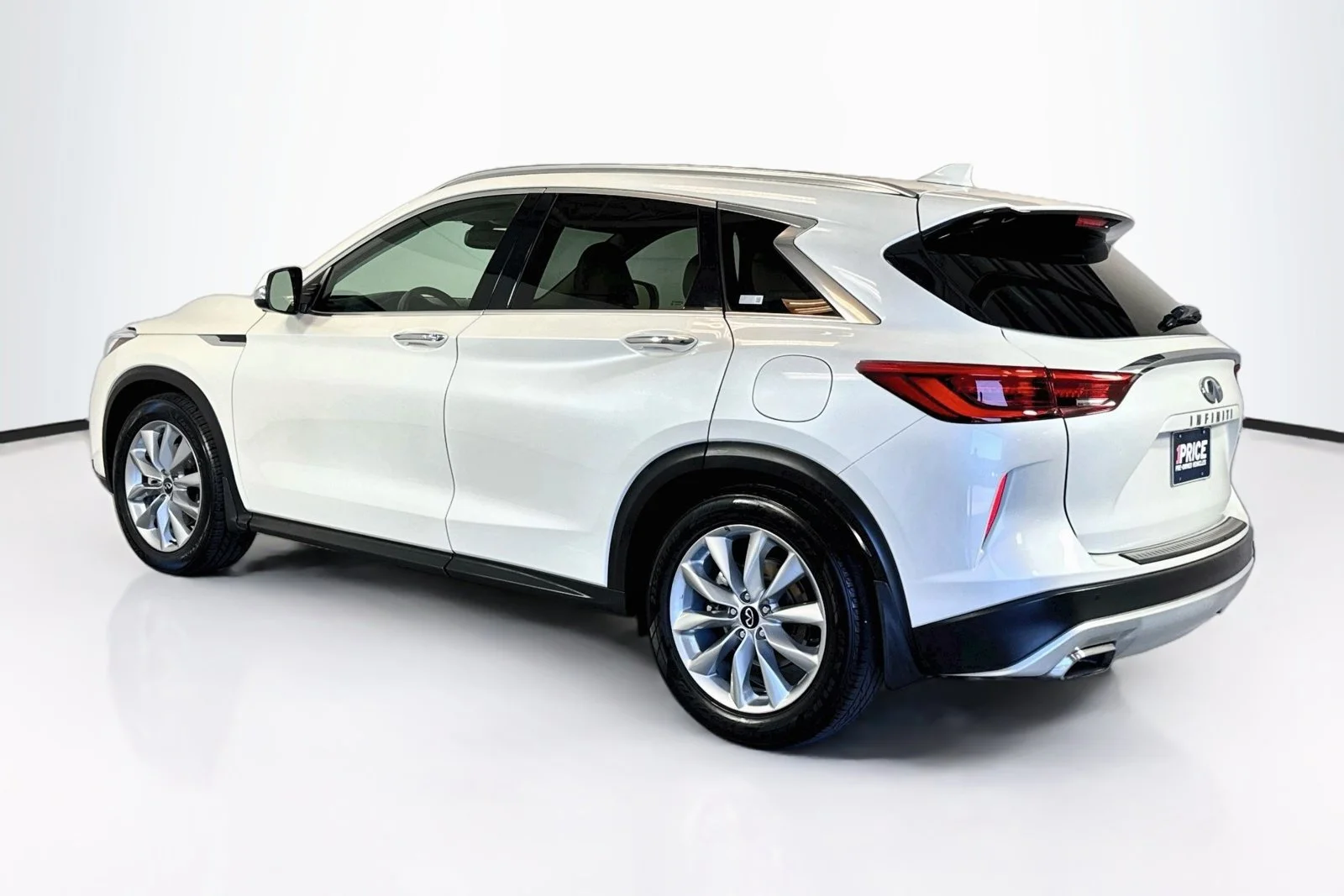 Used 2021 Majestic White INFINITI ESSENTIAL image 7
