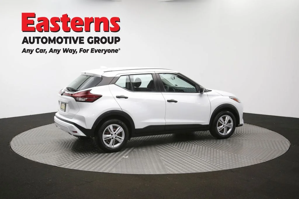 Used 2022 White Nissan S image 41