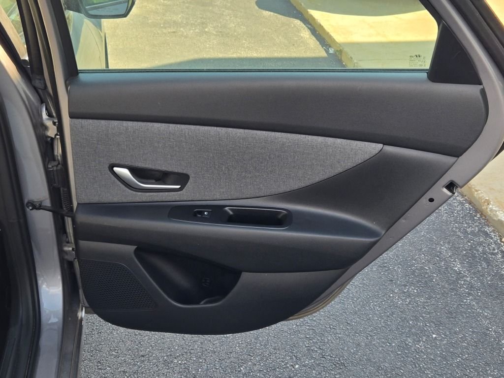 Used 2025 Fluid Metal Hyundai Limited image 8