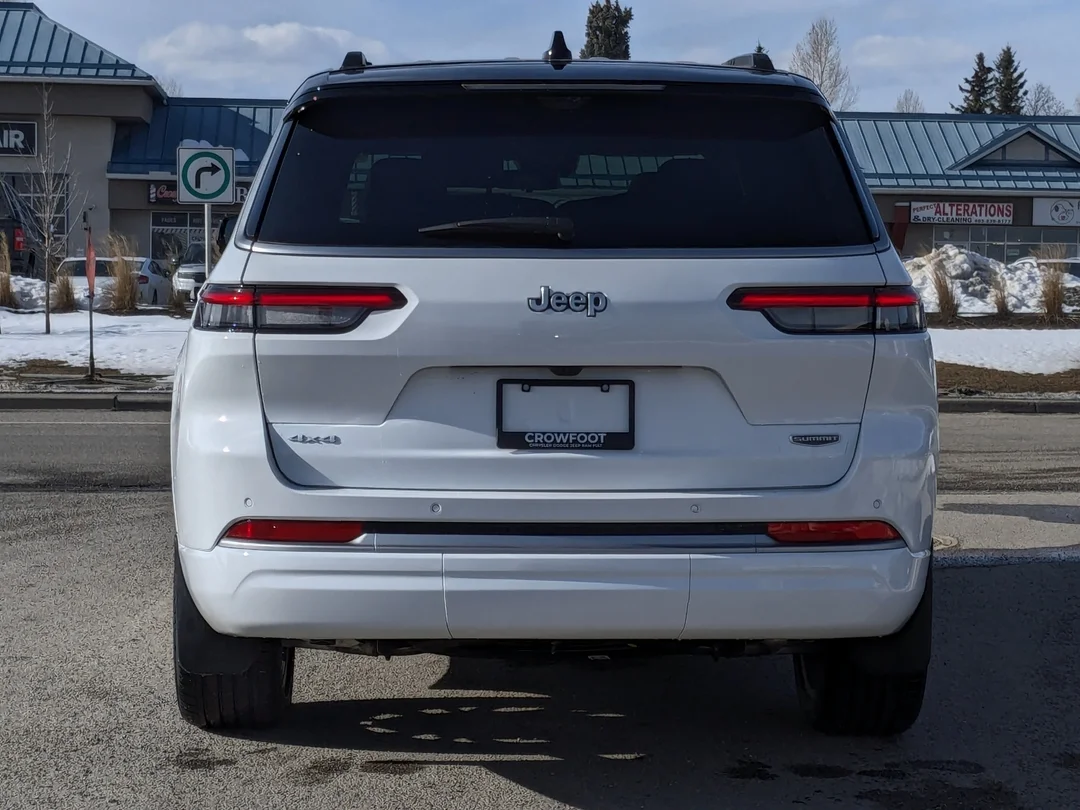 New 2026 White Jeep Summit - - 4x4 - Pano Sunroof - Palermo Lthr - Head-Up Display - Night Vision & More! image 7