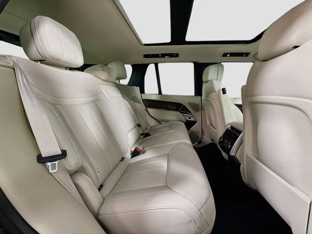 New 2026 Carpathian Gray Premium Metallic Land Rover SE image 29