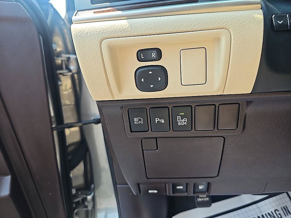Used 2017 Atomic Silver Lexus ES 350 image 13