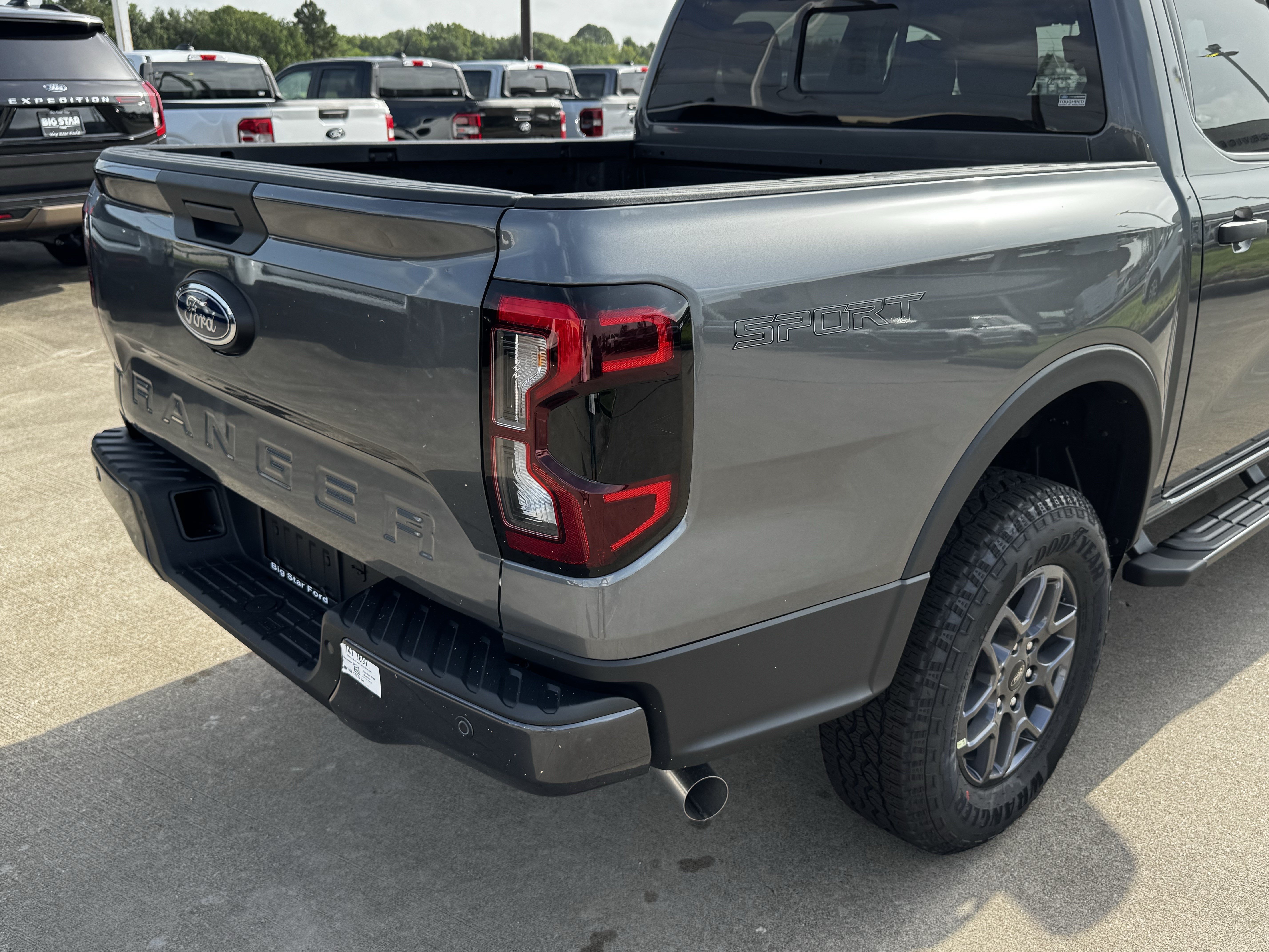 New 2026 Carbonized Gray Metallic Ford XLT image 7