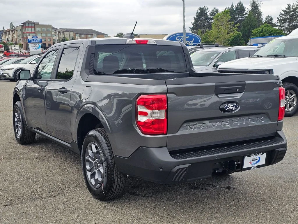 New 2025 Carbonized Gray Metallic Ford XLT image 5