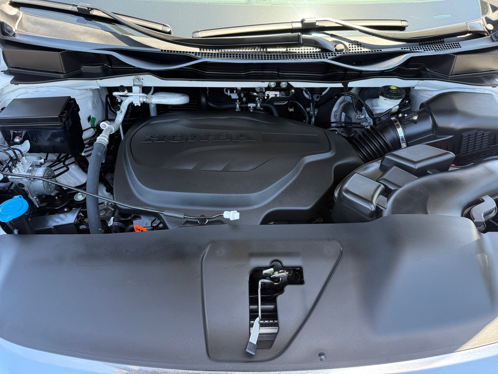 Used 2023 White Honda EX-L image 20