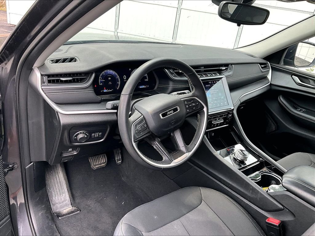Used 2023 Baltic Gray Metallic Clearcoat Jeep Laredo image 8