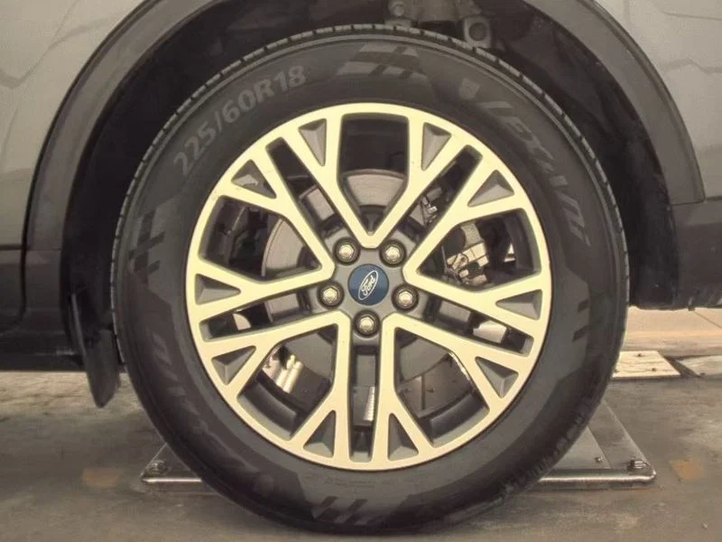 Used 2020 Magnetic Metallic Ford SEL image 25