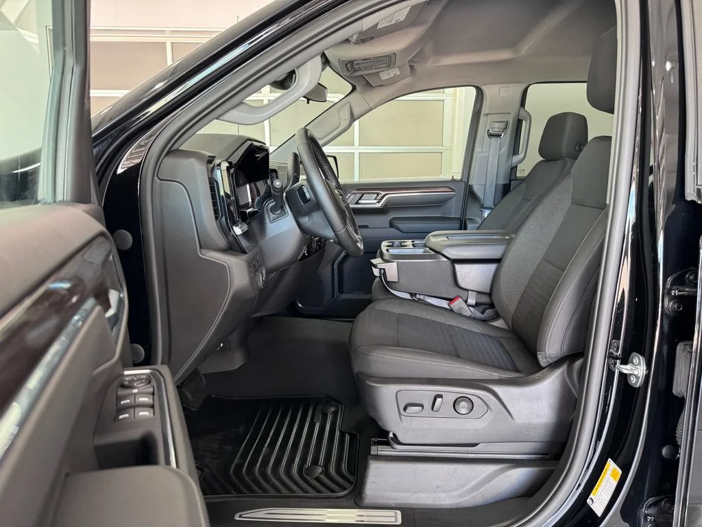 2023 Chevrolet Silverado 1500 LT - Photo 11