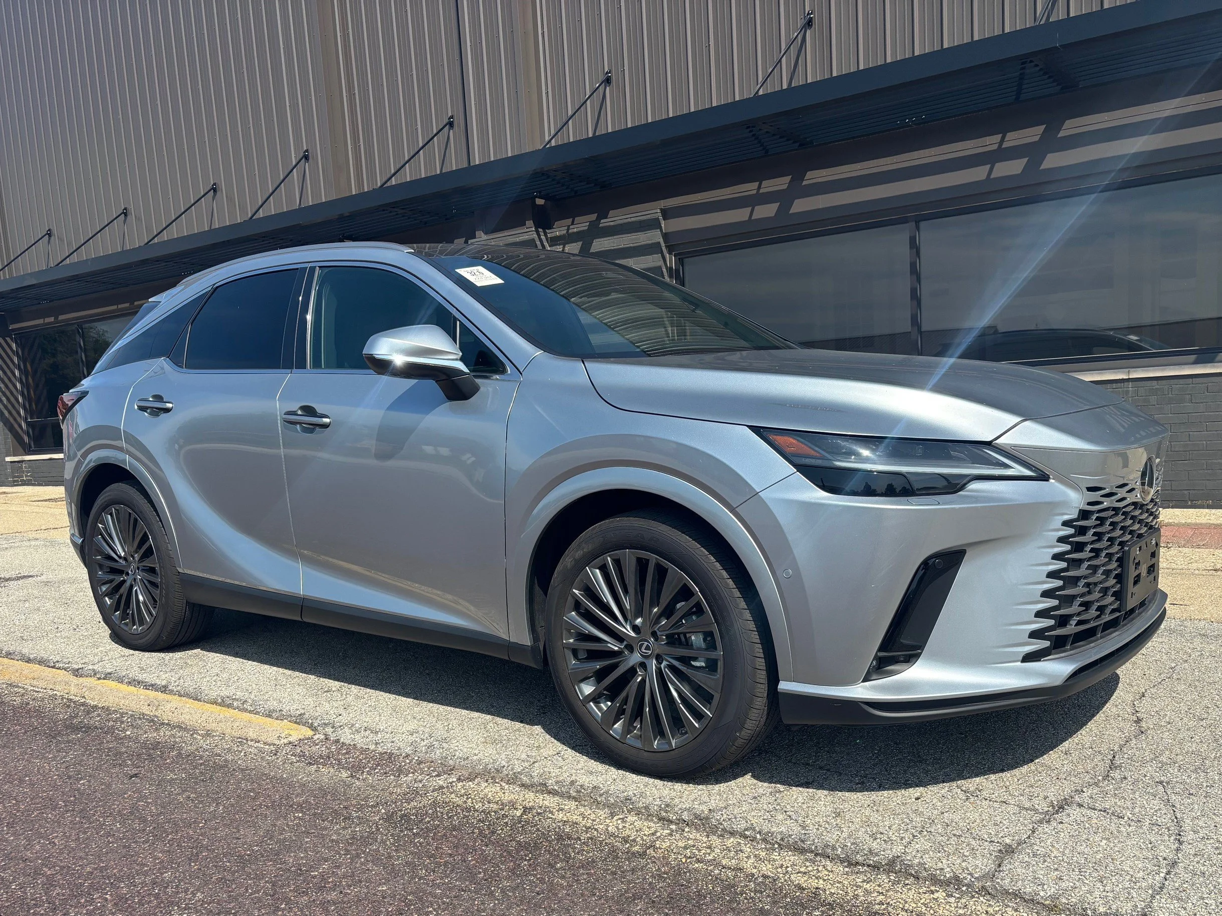 Used 2025 Iridium Lexus 350h Luxury image 3