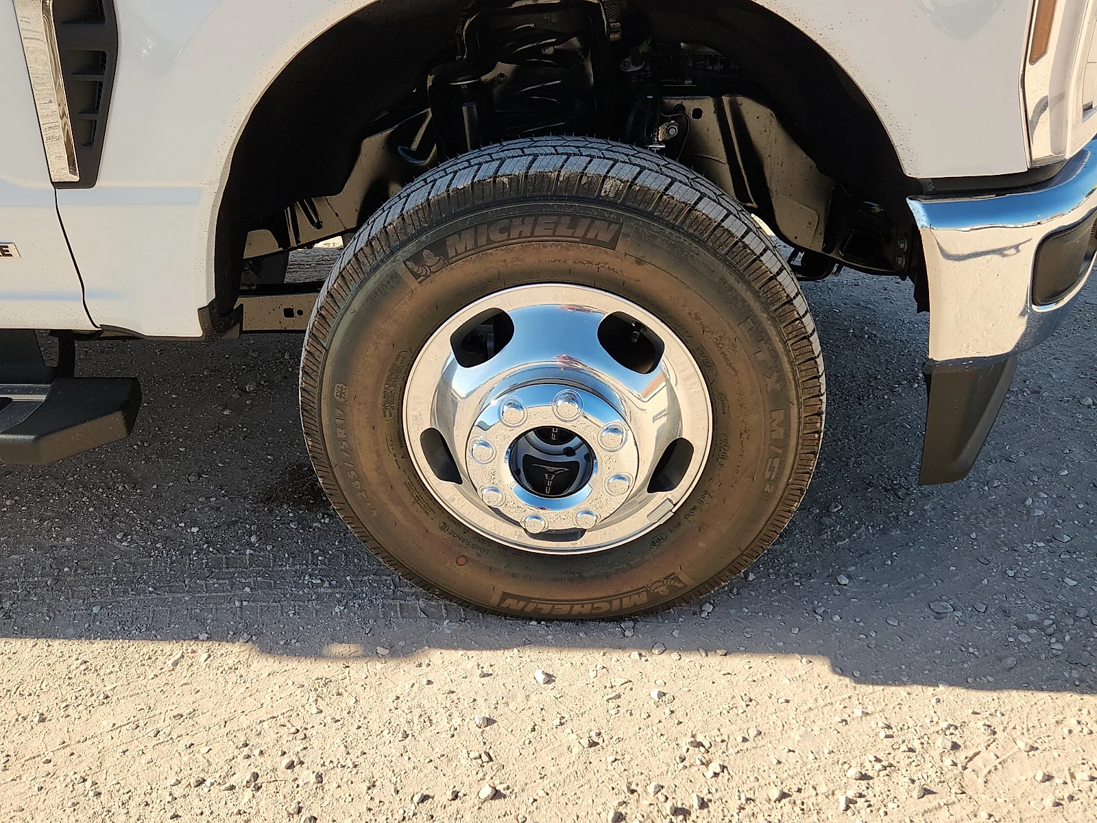 New 2026 Oxford White Ford Lariat image 9