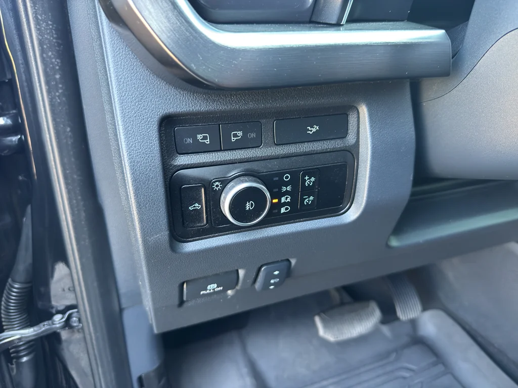 Used 2023 Agate Black Metallic Ford LARIAT image 26