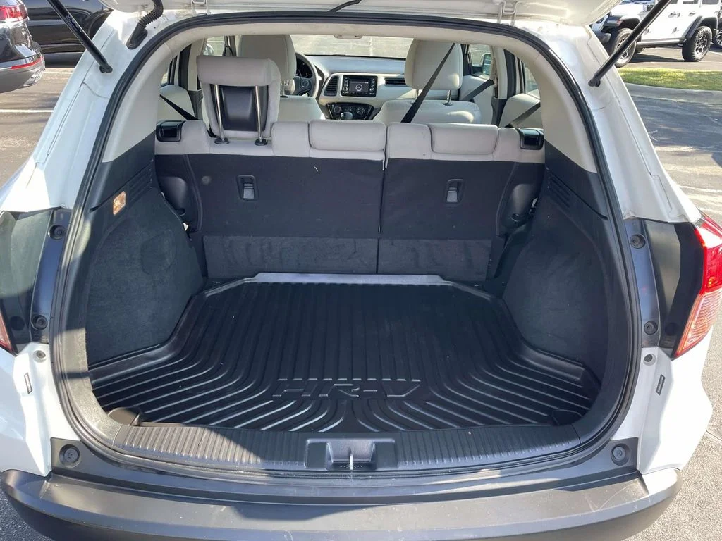 Used 2018 White Honda LX image 12