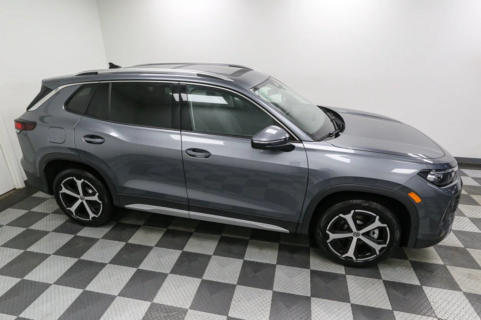 New 2026 Platinum Gray Metallic Volkswagen SE image 5
