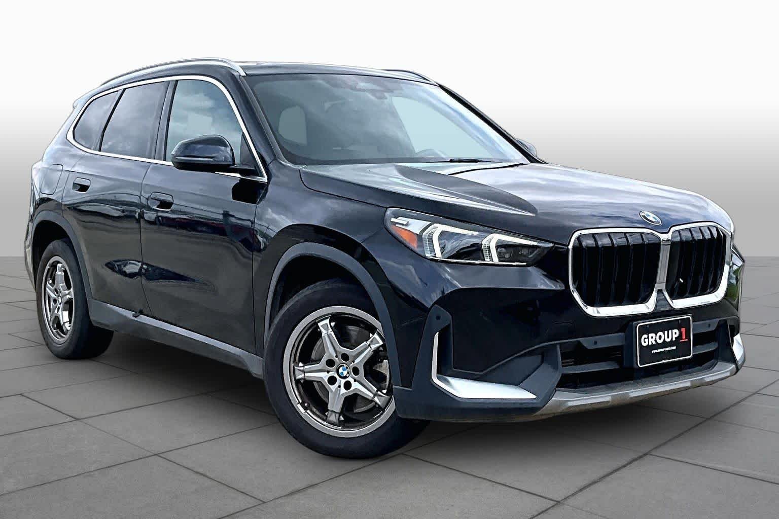 Used 2023 Black Sapphire Metallic BMW xDrive28i image 3