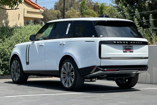 New 2026 Fuji White Land Rover SE image 3