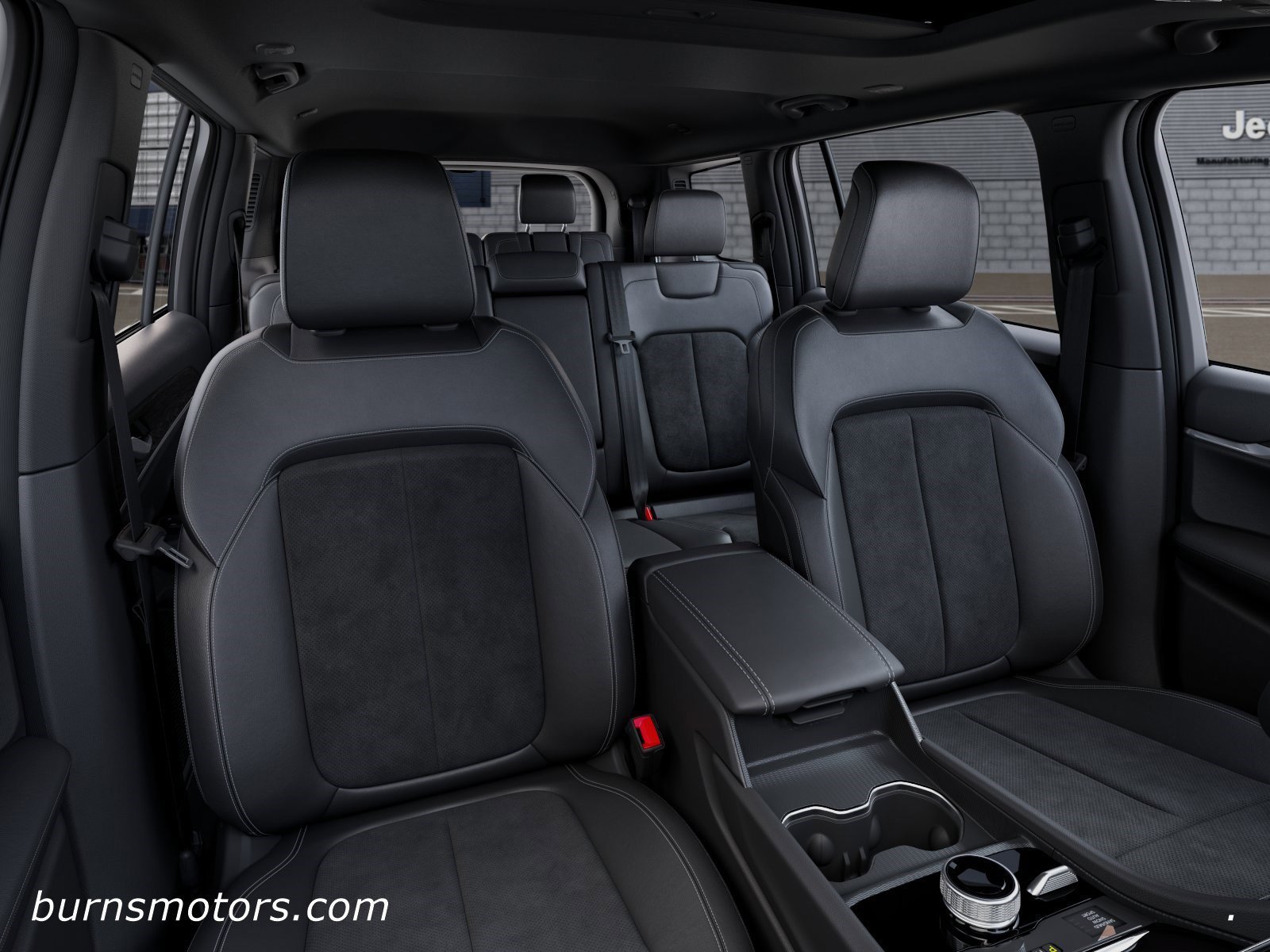 New 2026 Diamond Black Crystal Pearl-Coat Exterior Paint Jeep Laredo Altitude image 16
