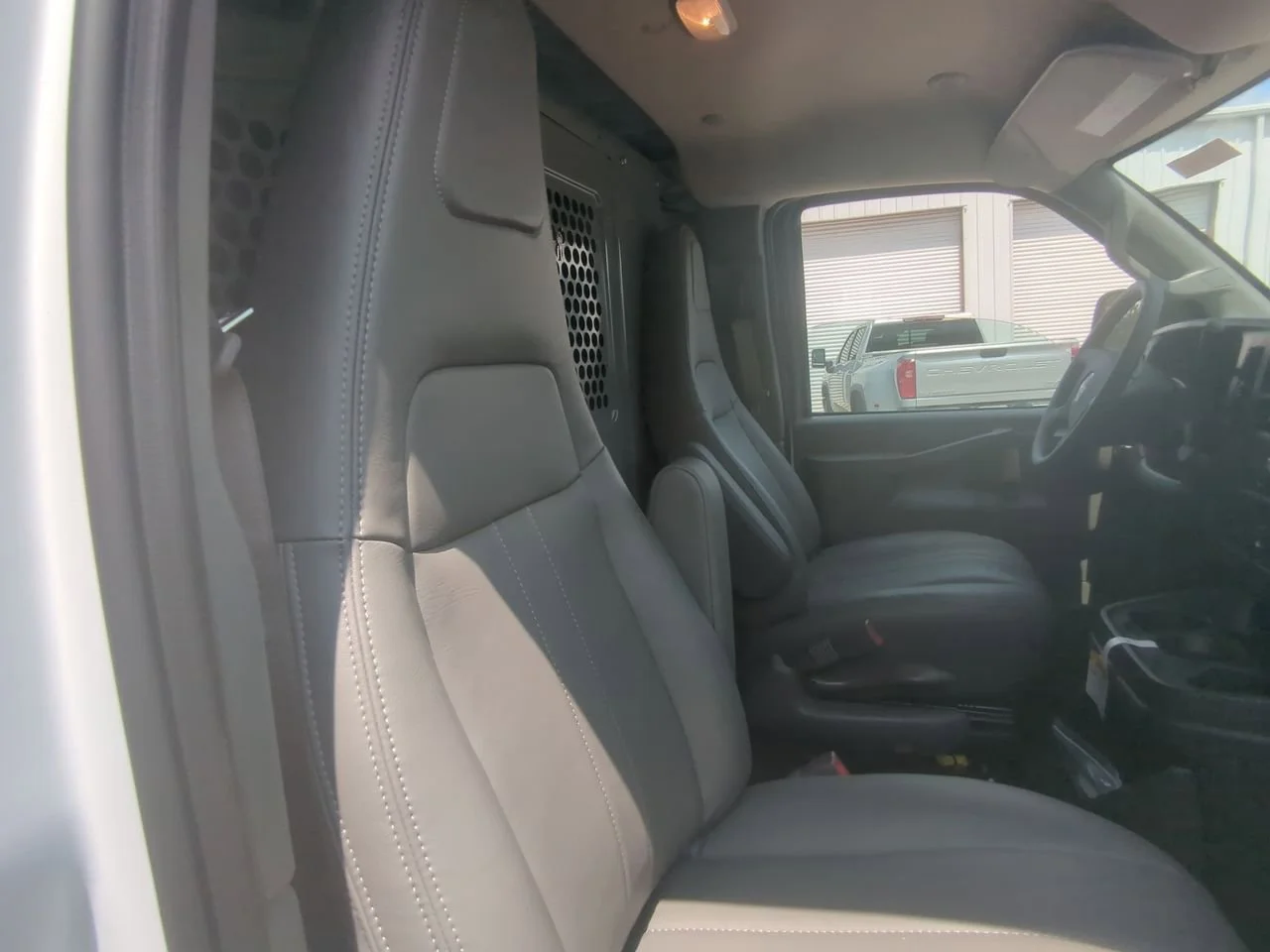 2025 GMC Savana Cargo Work Van - Photo 24