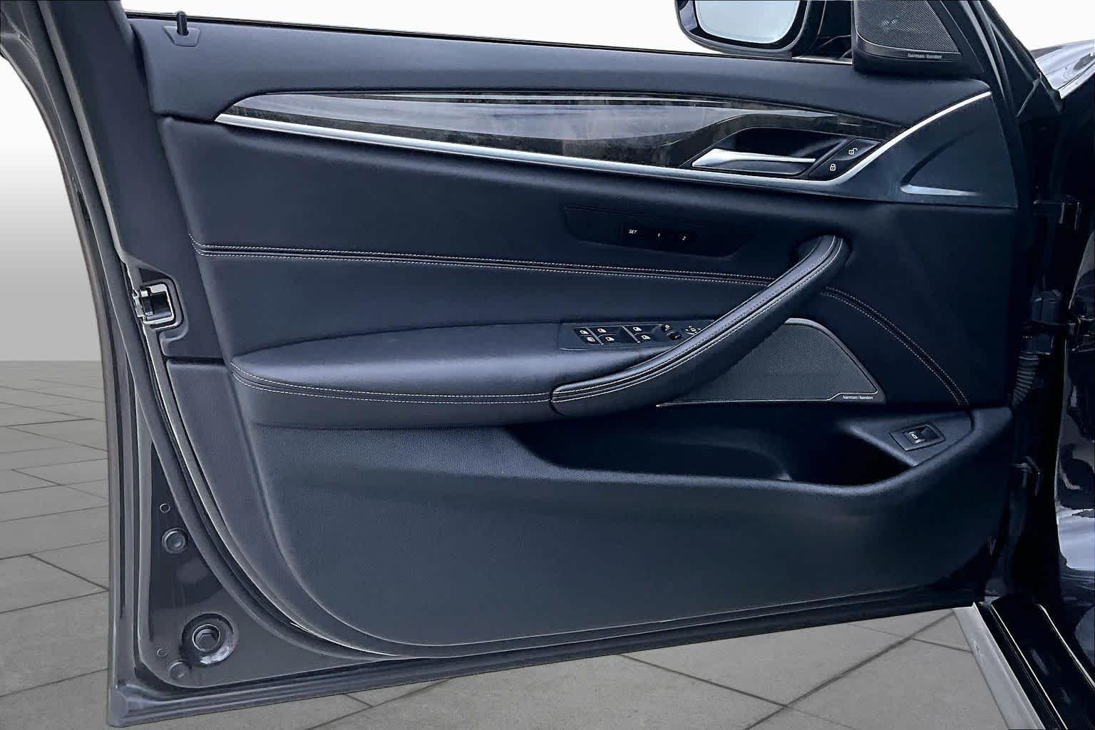 Used 2022 Dark Graphite Metallic BMW 540i image 24