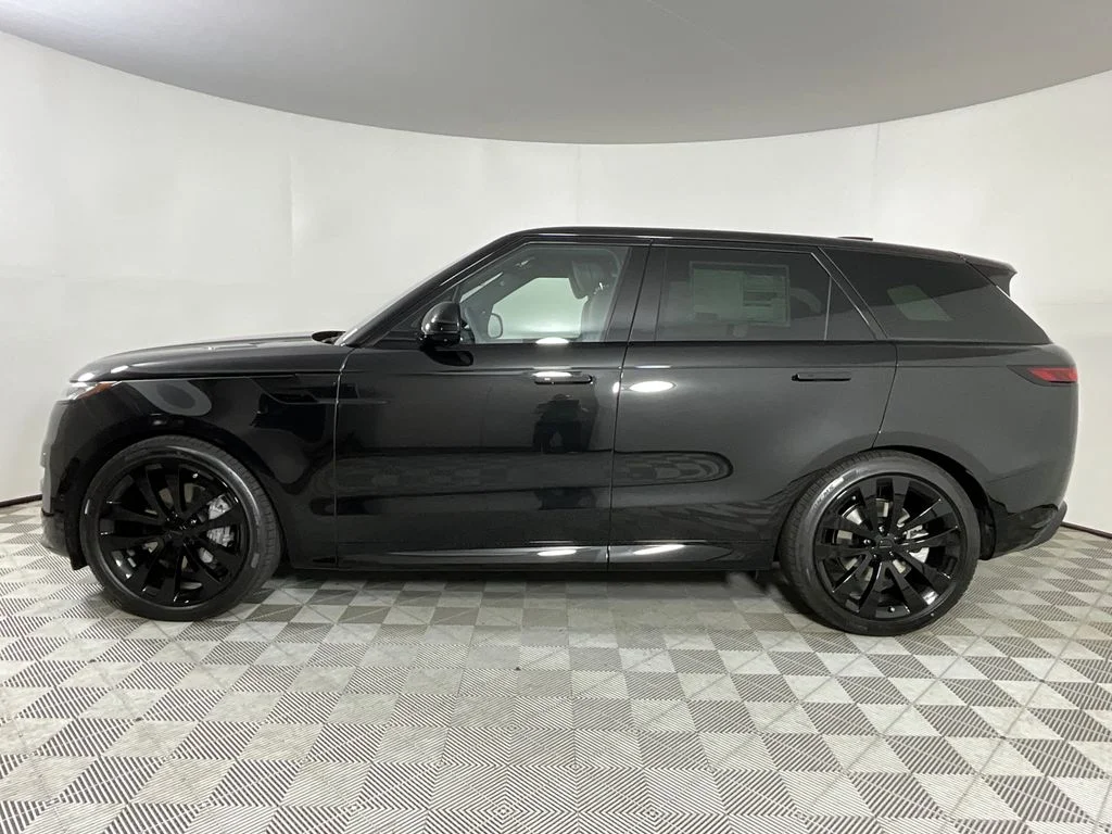 New 2026 Santorini Black Land Rover Dynamic SE image 6
