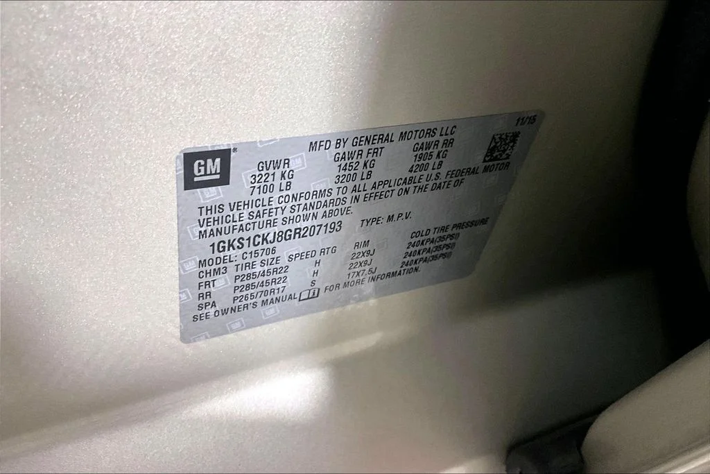 Used 2016 Sparkling Silver Metallic GMC Denali image 27